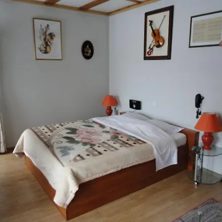 Couette-café Mirage 3*